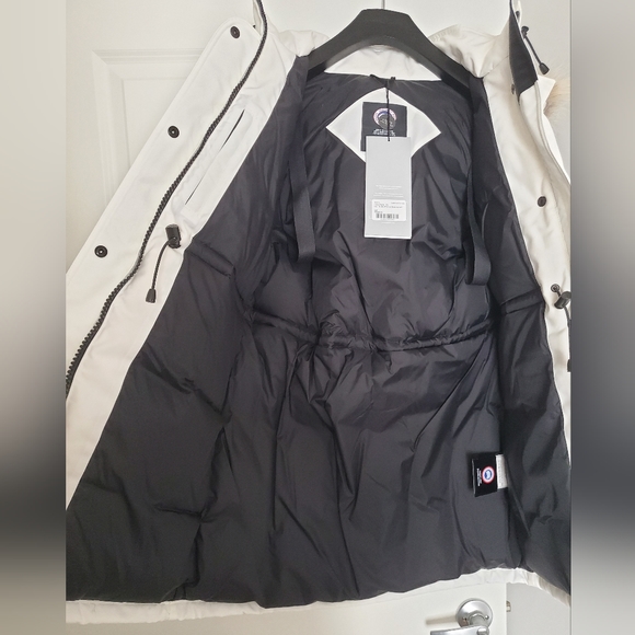 NWT Canada Goose - Size S White - Picture 2 of 5